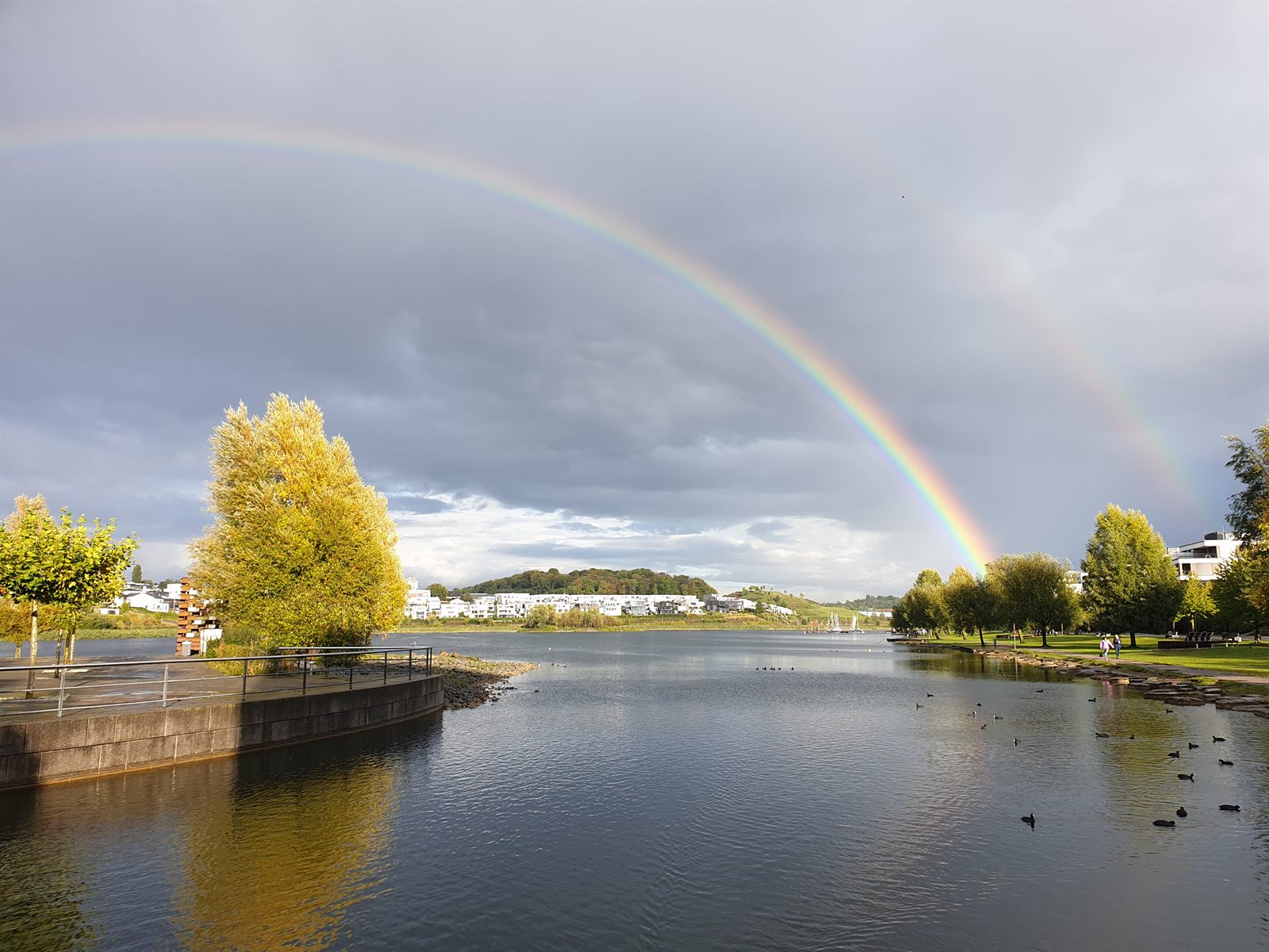 Regenbogen über dem Phönix-See
